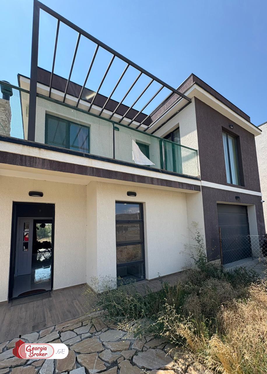 nearly repaired 12-room house for sale